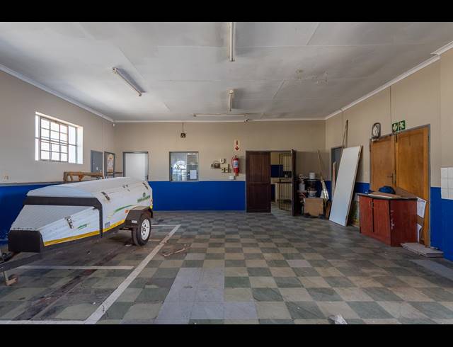 1,200M² BUILDING FOR SALE IN VILLAGE MAIN